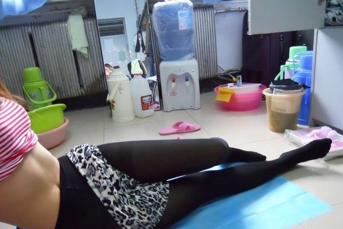 90后女大学生宿舍大尺度自拍