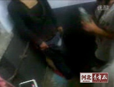 网络疯传女生被逼当众脱衣视频 学校将被追责