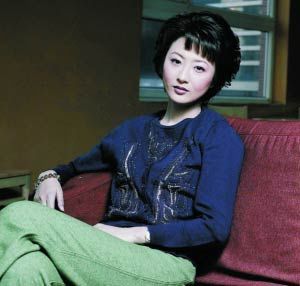 胡紫薇正式转会湖北卫视 创办主持财经节目