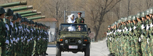 《拥抱》上演完美结局 军营盛大婚礼画圆满句