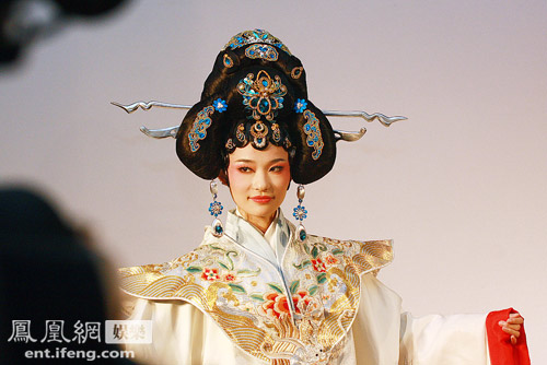 李若凝化身“中国公主” 要用图兰朵的眼神看张艺谋_娱乐_凤凰网