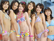 高清组图：庆祝“海洋日”日本靓模比基尼秀