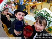 组图：德国小孩幼儿园办“婚礼”