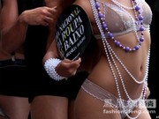 巴西内衣节女模清凉上街 引市民狂拍