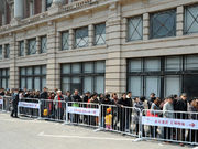 上海美术馆首日免费开放 超1.2万热情观众爆棚