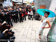 福州街头旗袍秀20位女模让现场沸腾