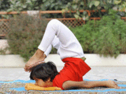 6岁印度女孩成世界上最小瑜伽教练(组图)