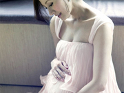 有孕味更添韵味 李嘉欣大肚穿衣也能美