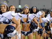 狂野美国 内衣橄榄球大赛美女大PK(图)