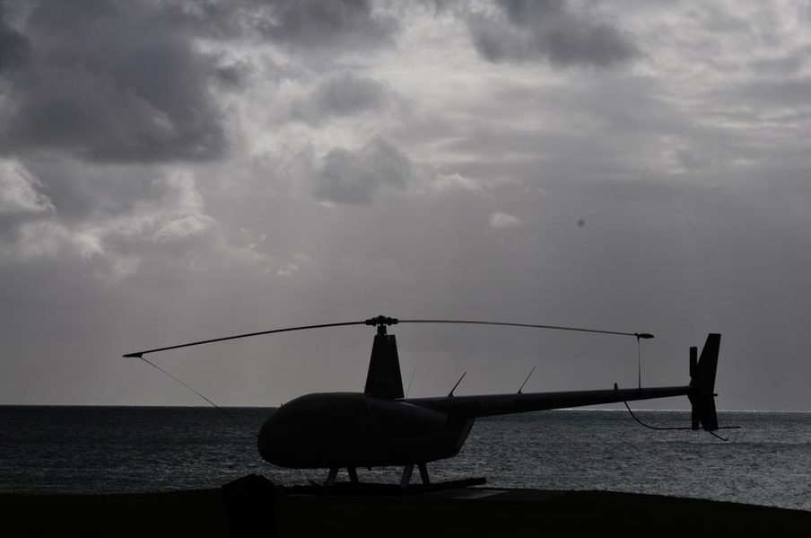 上天有道 海豚岛乘直升机航拍