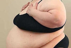 世界最胖母亲猛吃增肥 目标1000磅(图)