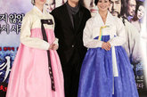 刘亦菲为宣传电影《倩女幽魂》与导演叶伟信、惠英红等抵达韩国。