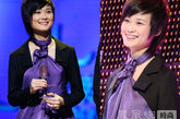 李宇春出席活动，紫色肚兜款飘逸上装增添女人味。
