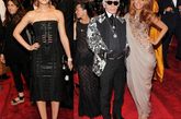 Chanel携手Karl的S女王布莱克-莱弗利穿裸色礼服亮相。