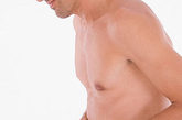 三、食欲不振并出现消瘦、上腹痛时，若伴有恶心呕吐，要注意呕吐物中是否有黑褐色内容物，注意观察大便是否呈柏油状或带血。大便的形状是否有改变。