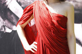 　2011年5月16日讯，戛纳，当地时间5月15日，第64届戛纳国际电影节第5天，电影《MY WAY》首映，范冰冰和张东健出席宣传，范冰冰当天以绛红色Elie Saab 2010秋冬高定亮相。

