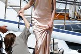 2011年5月17日讯，法国，第64届戛纳电影节，当地时间5月16日，意大利名模Eva Riccobono亮相海滩拍摄大片，豹纹垫子遮身难挡性感。 