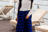 莎拉-杰西卡-帕克彩条长裙紧跟潮流。