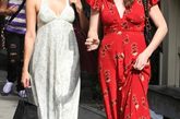 Eva Mendes和Liv Tyler。同是碎花长裙，一个热情，一个淡雅。
