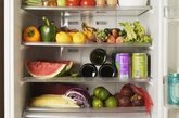 11、冰箱

冰箱门把手的细菌是厕所马桶坐垫的200倍。建议每周用漂白剂和消毒液清洗一次。
