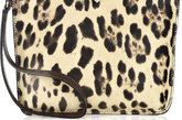 Valentino豹纹手拿包。