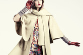  近日，H&M 2011秋冬系列型录出炉，90后超模卡莉·克劳斯 (Karlie Kloss)倾情加盟，演了最具H&M风格的潮流服饰。
