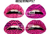 例如知名唇贴品牌Voilent Lips，犹如名字Violent Lips所传达的，贴上Violent Lips的女性，唇妆乍看之下效果猛烈。