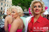 街头巷尾处处都是“粉红女郎”，加上拉脱维亚女人天生的金发，真是无比耀眼。