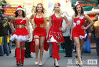 时尚界迎圣诞街头走秀 四位“圣诞美女”新装引骚动 