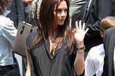 2011年5月23日，好莱坞，维多利亚·贝克汉姆(Victoria Beckham)带儿子出席好莱坞星光大道注名仪式。