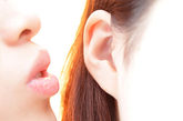 三、混合性耳聋

其特点是上述两种耳聋的特点都兼而有之，常见的疾病有：患中耳炎多年，未经系统治疗，最后导致混合聋。