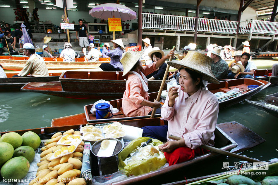 一条船荡开的富足生活 曼谷水上市场图记