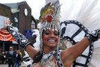 组图：英国诺丁山狂欢节特“色”男女无尺度庆祝