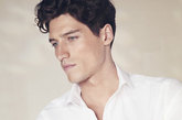 Massimo Dutti 发布了6月LOOKBOOK，在众多品牌追随装色潮流时，Massimo Dutti依然延续了自家高端的风格，让这个夏天的你与众不同。