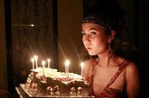 庆祝生日的越南女孩。