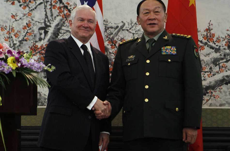 梁光烈会见美防长盖茨 共同检阅仪仗队[高清大