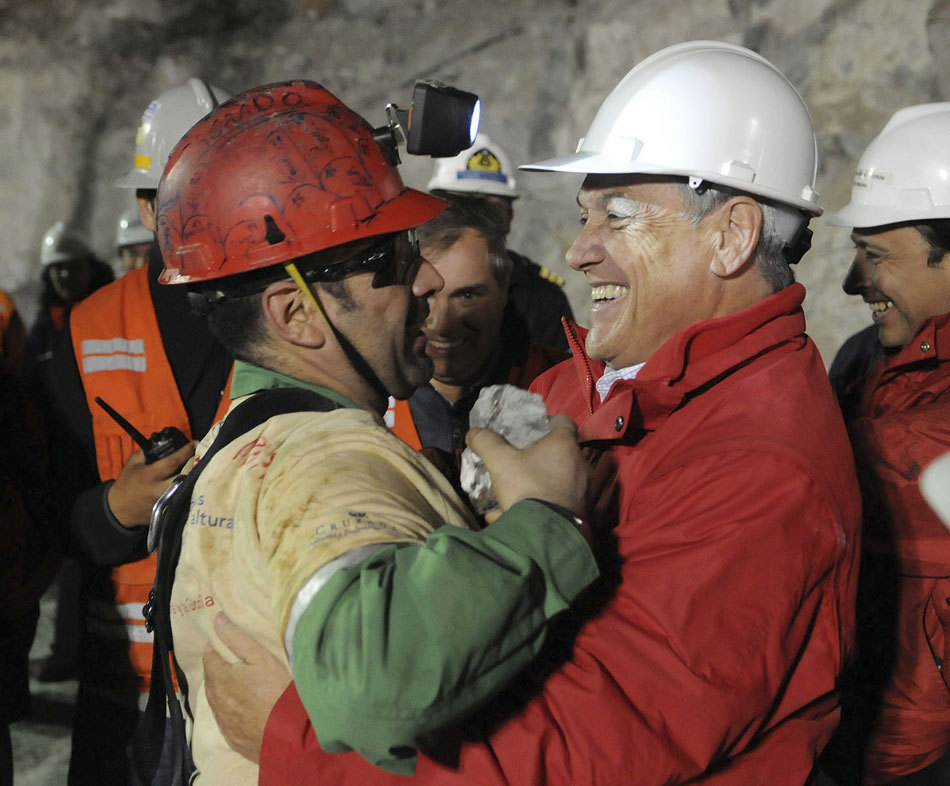 智利矿难33名被困矿工营救全记录[高清大图]