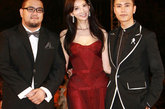 林志玲红色捆绑礼服优雅亮相开幕式。