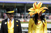 近日，英国2011英国皇家赛马会第一日就上演了一幕幕“帽子”重头戏！早在19世纪50年代，当衣服的光华被帽子抢尽时，人们才更明白——一切的一切，都是要从“头”开始的。从此以后帽子的风靡便一发不可收拾。