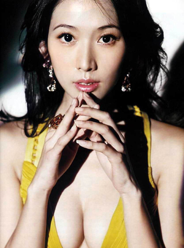 FHM杂志票选“2011全球百大性感美女”