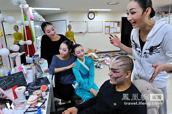 真实记录韩国美女是如何画出来的