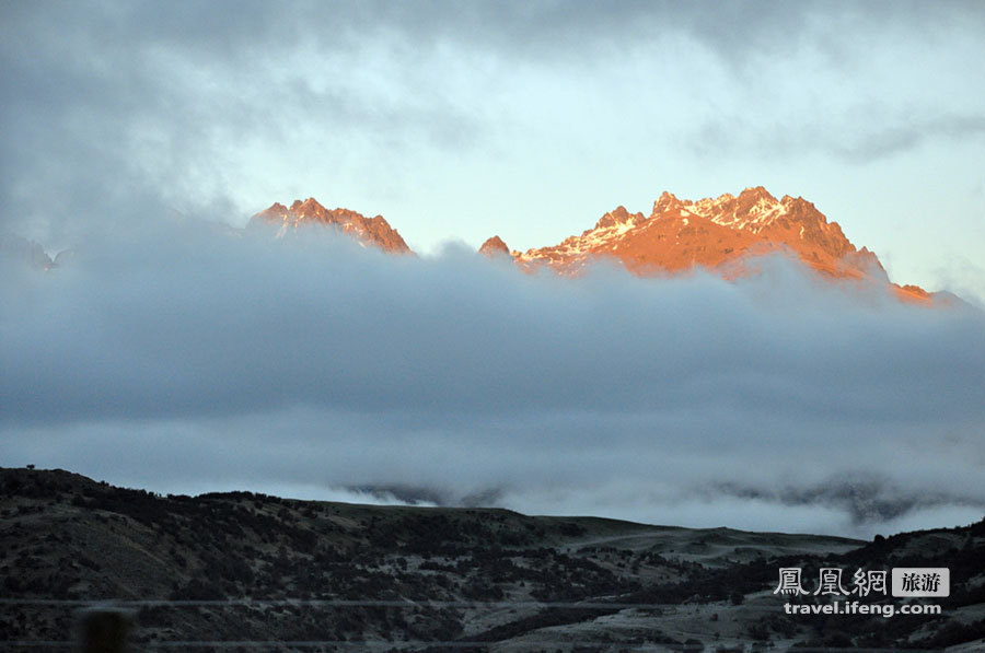 登新西兰南阿尔卑斯山 东西山麓景色迥异