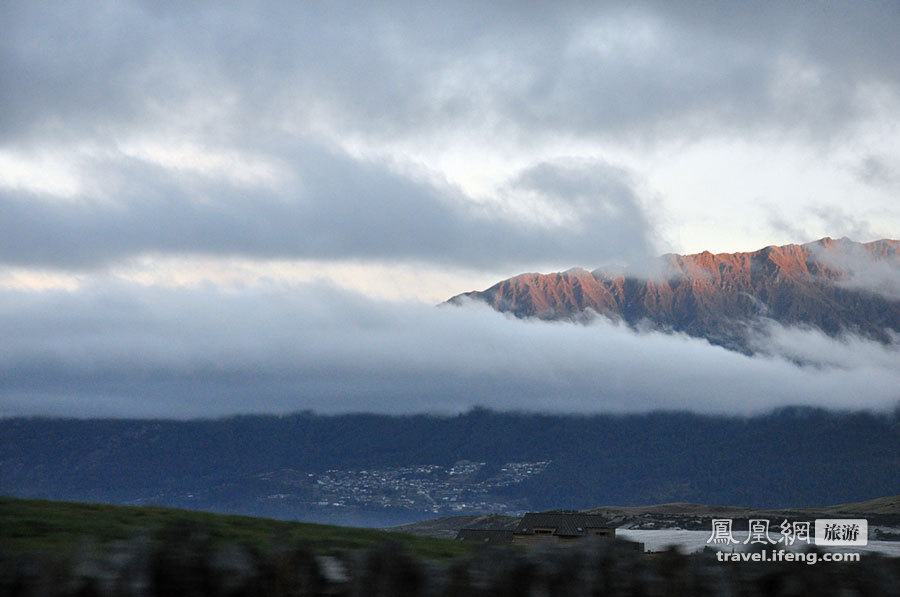 登新西兰南阿尔卑斯山 东西山麓景色迥异