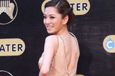 杨千霈裸色透视裙抢镜。