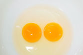 蛋黄运 运气好不好，看看你打的鸡蛋就知道。 传说双黄蛋代表一场婚姻就要来临（那结了婚的肿么办？婚外婚？），蛋黄中有黑点是一个凶兆，如果一个鸡蛋完全没有蛋黄，那你真的是倒霉到家了。 为食主义至今没见过没有蛋黄的鸡蛋，想来遇上这样的情况，真的是会让人有一点不好的预感呢。