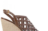 普拉达 (Prada)春夏新款棕色真皮网格编织Vit-Shine鱼嘴坡跟凉鞋。