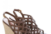 普拉达 (Prada)春夏新款棕色真皮网格编织Vit-Shine鱼嘴坡跟凉鞋。