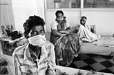 摄影师实拍印度艾滋病人真实生活（来源：凤凰网健康论坛）