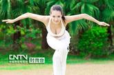     “亚洲最美瑜伽教练”母其弥雅拍摄性感写真。软的肢体和傲人的身材,不愧瑜伽界第一美女之称。 