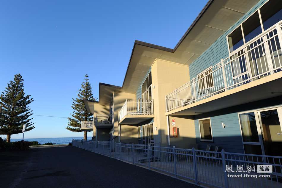 新西兰凯库拉海边的汽车旅馆听海浪的声音